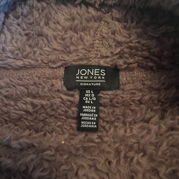 Beautiful Cozy Pullover - Picture 3 of 4